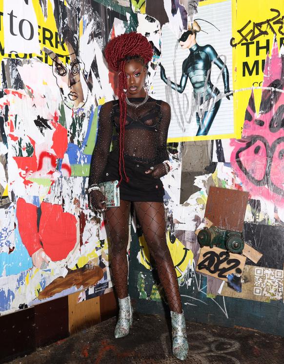 çiçek taklidi flep çanta nane yeşili N26HX224 kadınlar Betsey Johnson Aksesuarlar