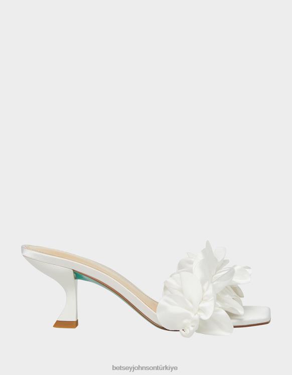 Kimi fildişi N26HX131 kadınlar Betsey Johnson ayakkabı