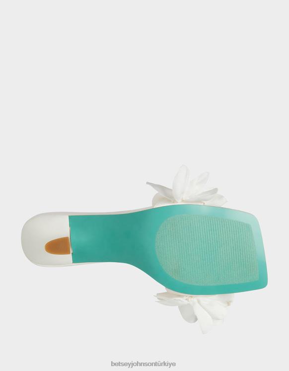 Kimi fildişi N26HX131 kadınlar Betsey Johnson ayakkabı