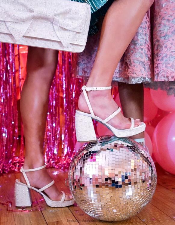 denni fildişi N26HX69 kadınlar Betsey Johnson ayakkabı